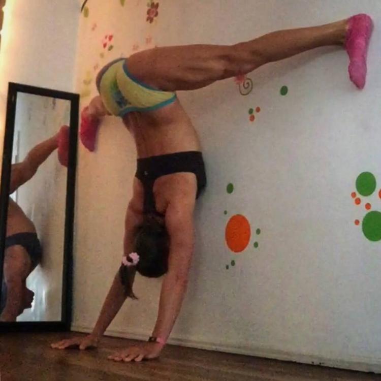 straddle handstand.JPG
